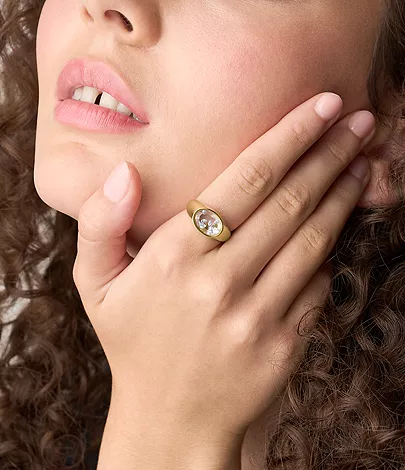 Sutton Shaky Glitz Gold-Tone Stainless Steel Moon and Star Signet Ring - Image 2