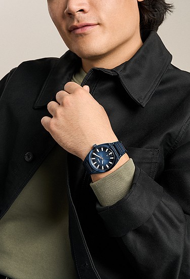 Everett 42mm Three-Hand Navy Stainless Steel Watch - Image 2